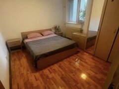 Tineretului, vis a vis de parc, bloc anvelopat, apropiere metrou